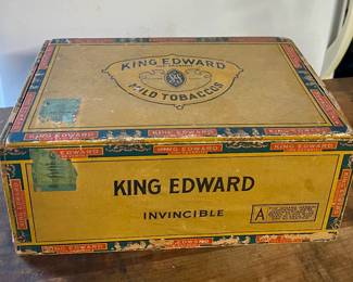 VINTAGE/ANTIQUE CIGAR BOX