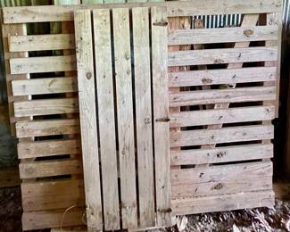 BARN STALL PARTITION WITH DOOR