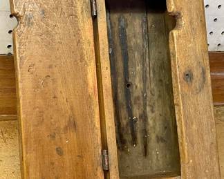 ANTIQUE KNOT-HOLE BOX