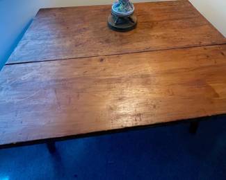 ANTIQUE DROP LEAF TABLE