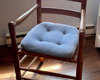 ANTIQUE ARM CHAIR