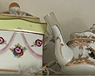 LOTS OF TEAPOTS