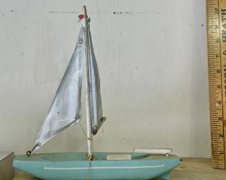 VINTAGE SAILBOAT DERBY RACER