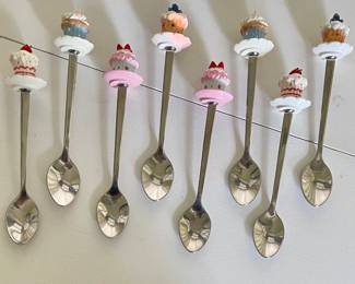 SET/8 DESSERT SPOONS