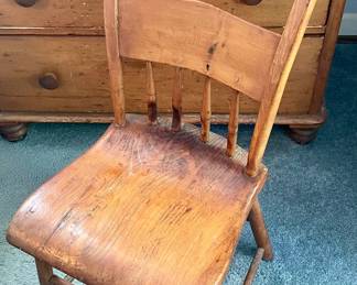 ANTIQUE CHAIR