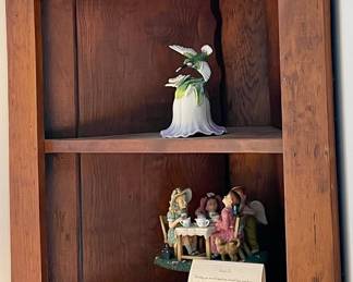 ANTIQUE CORNER HUTCH