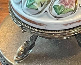 ANTIQUE CAPODIMONTE PORCELAIN LAMP w/BRASS BASE