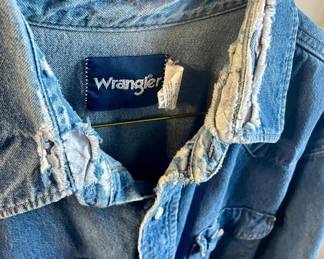 VINTAGE WRANGLER DENIM SHIRT WITH PEARLIZED SNAPS