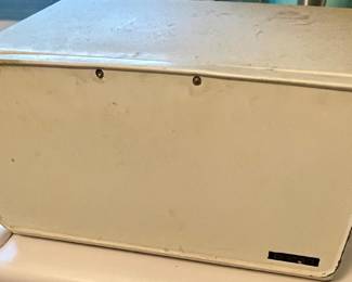 ANTIQUE BREAD BOX