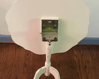 VINTAGE/ANTIQUE TILT TABLE