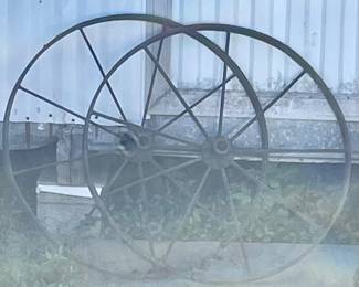 ANTIQUE WAGON WHEELS SET/2
