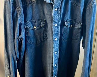 VINTAGE WRANGLER DENIM SHIRT WITH PEARLIZED SNAPS