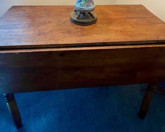 ANTIQUE DROP LEAF TABLE