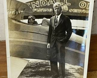 ANTIQUE PHOTO OF CHARLES LINDBERGH  & ANNE MORROW LINDBERGH (CREDIT LINE - INTL NEWS PHOTO INC.)