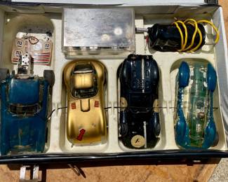 VINTAGE OFFICIAL SLOT CAR RACING CASE AND 4-CARS