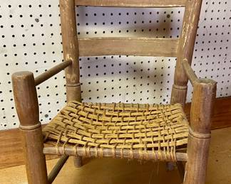 ANTIQUE TODDLER CHAIR