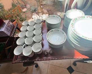 Christmas dishware set for 15