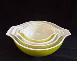 Vintage Pyrex nesting bowls Verde Avocado