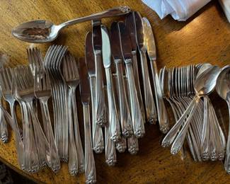 1847 Rogers Bros. IS Daffodil Silver Plate Flatware