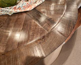 A closer look at the table top