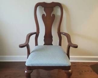 Thomasville Furniture Collectors Cherry Collection Traditional Queen Anne Style Splat Back Dining Arm Chair