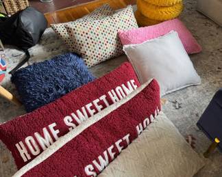 Decorative pillows 
