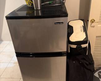 Med fridge great for college dorm 