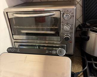 Toaster oven with pizza draw seal  a meal 
