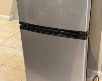 Mini fridge great for dorm rooms 