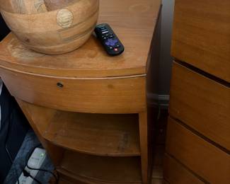 Van Leigh furniture company  end table 