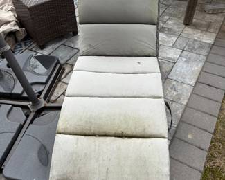 Chaise lounger 
