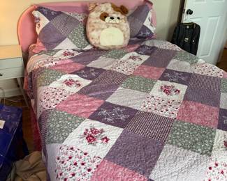 Twin bed and comforter set