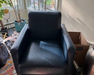 Leather accent chair 