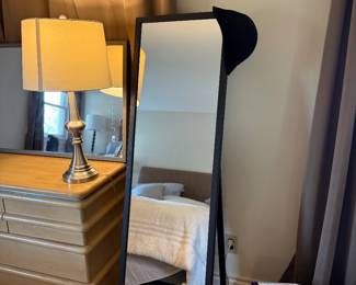 Free standing mirror 