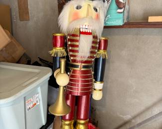 Large nutcracker 