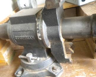 Large swivel vise