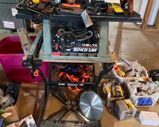 Delta 10" Bench Saw with Black & Decker Workmate 200