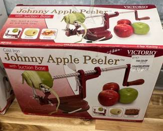 Victorio Johnny Apple Peeler Cast Iron with Suction Base