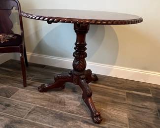 Chippendale Style Mahogany Pie Crust Tilt-Top Table