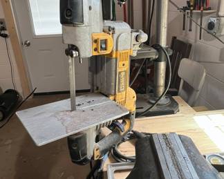 DEWALT DWM120 Deep Cut Portable Band Saw