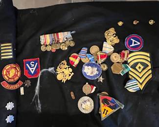 US Military Insignia and Medals Lot