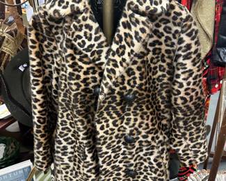 vintage-style leopard print faux fur coat