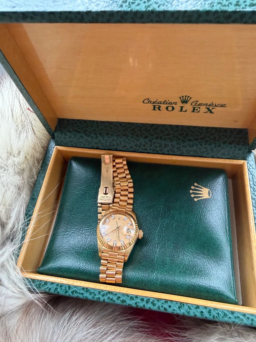  Rolex Datejust 18k Oyster Perpetual - Price $20,000