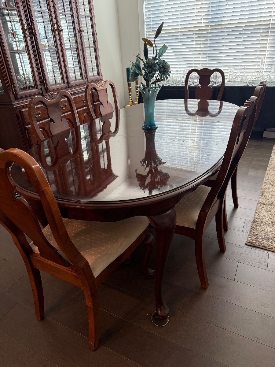 beautiful dining table with six chairs, includes 1 captain's chair