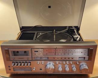 Vintage Sound design 8 Track / Cassette / AM/FM Receiver