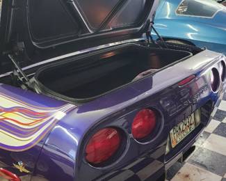 1998 CHEVROLET CORVETTE 1998 INDIANAPOLIS 500 PaceCar.     31,084 total 1998 Corvettes were manufactured. 1,162 were PaceCars. Only 547 had the 6-speed manual transmission.    A 1998 Corvette Pace Car (6-speed manual) in excellent condition with 37,000 miles