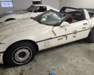 1984 CHEVROLET CORVETTE COUPE  A 1984 Corvette Coupe. Carfax indicates that it might have been in an accident. Parts Car.  97,801 miles