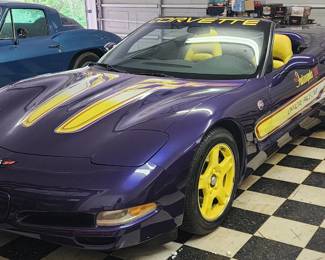 1998 CHEVROLET CORVETTE 1998 INDIANAPOLIS 500 PaceCar.     31,084 total 1998 Corvettes were manufactured. 1,162 were PaceCars. Only 547 had the 6-speed manual transmission.    A 1998 Corvette Pace Car (6-speed manual) in excellent condition with 37,000 miles