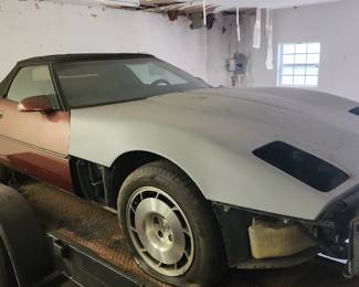 A 1986 Corvette convertible parts car