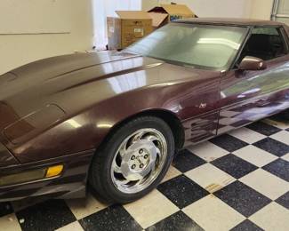 1993 CHEVROLET CORVETTE     A 1993 Corvette 40th Anniversary Edition. Well-loved condition. A new distributor and master cylinder were installed in the last month. Runs well.    119,742 miles